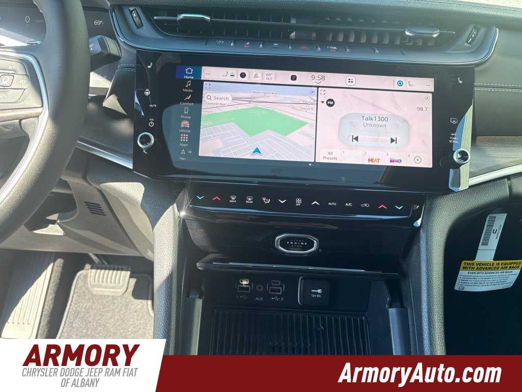 2027 Jeep Grand Cherokee Laredo Altitude