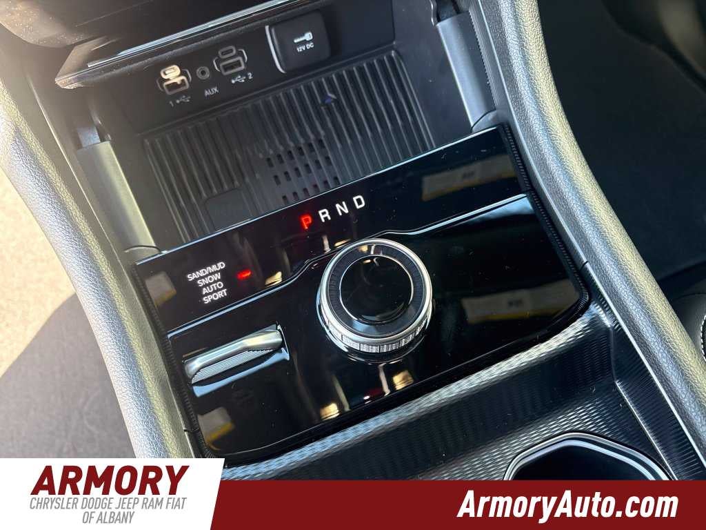 2027 Jeep Grand Cherokee Laredo Altitude