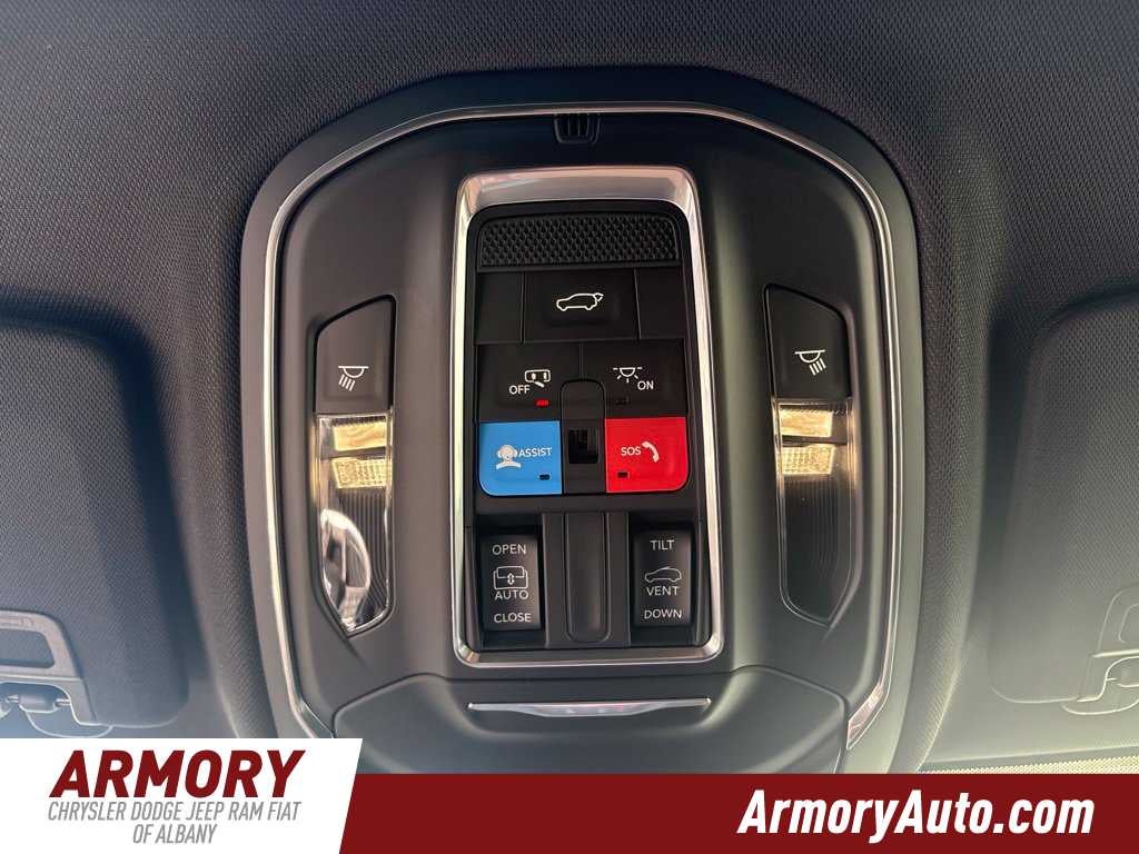 2027 Jeep Grand Cherokee Laredo Altitude