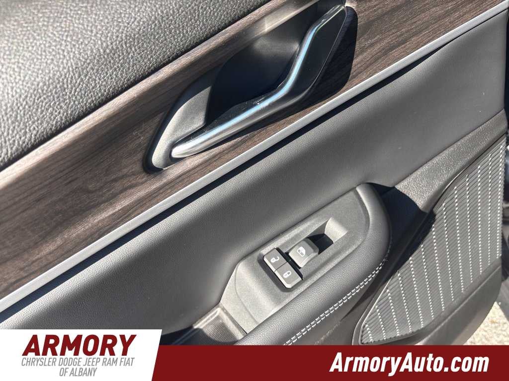 2027 Jeep Grand Cherokee Laredo Altitude