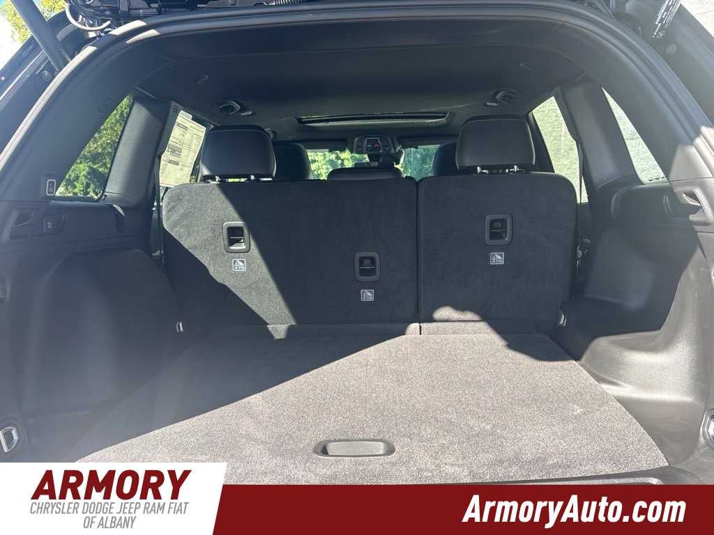 2027 Jeep Grand Cherokee Laredo Altitude