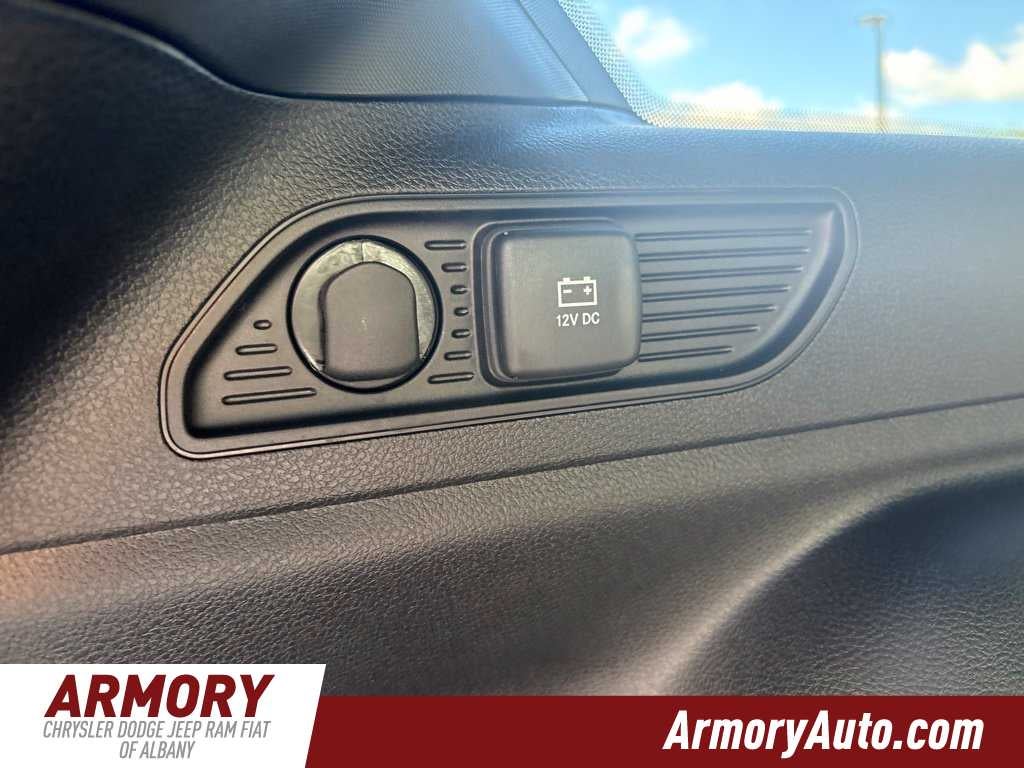2027 Jeep Grand Cherokee Laredo Altitude