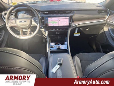 2027 Jeep Grand Cherokee Laredo Altitude