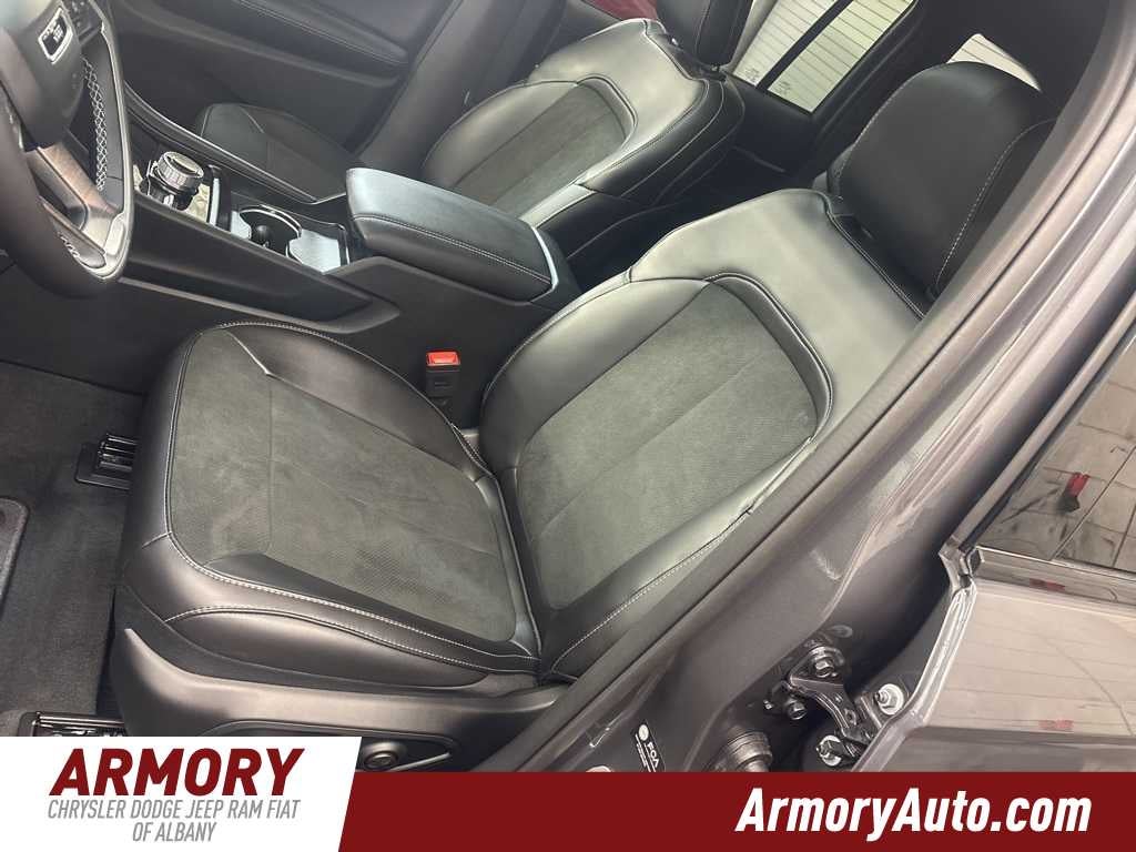 2026 Jeep Grand Cherokee Laredo Altitude