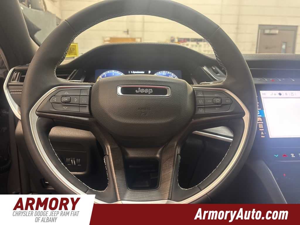 2026 Jeep Grand Cherokee Laredo Altitude