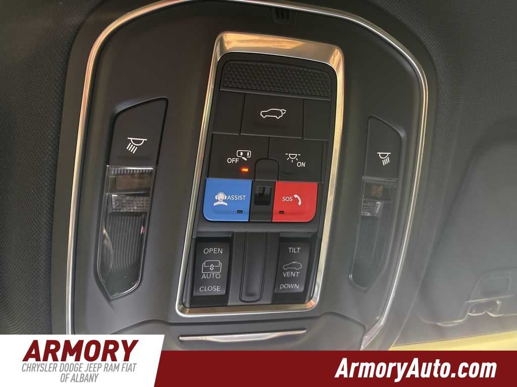 2026 Jeep Grand Cherokee Laredo Altitude