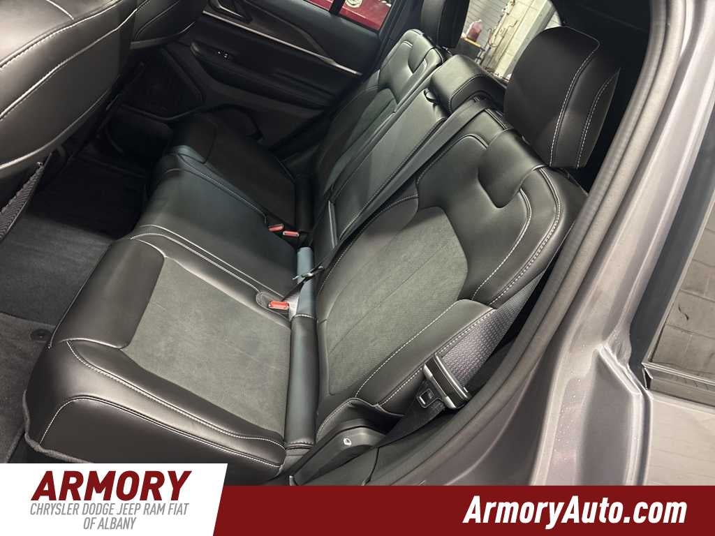 2026 Jeep Grand Cherokee Laredo Altitude