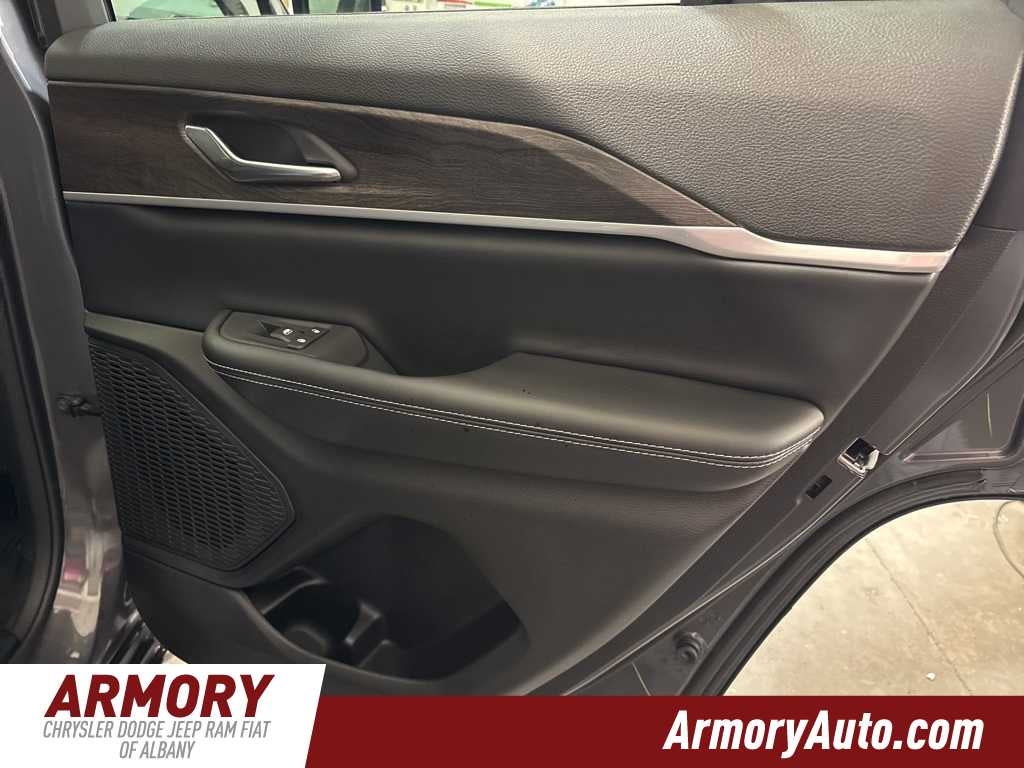 2026 Jeep Grand Cherokee Laredo Altitude