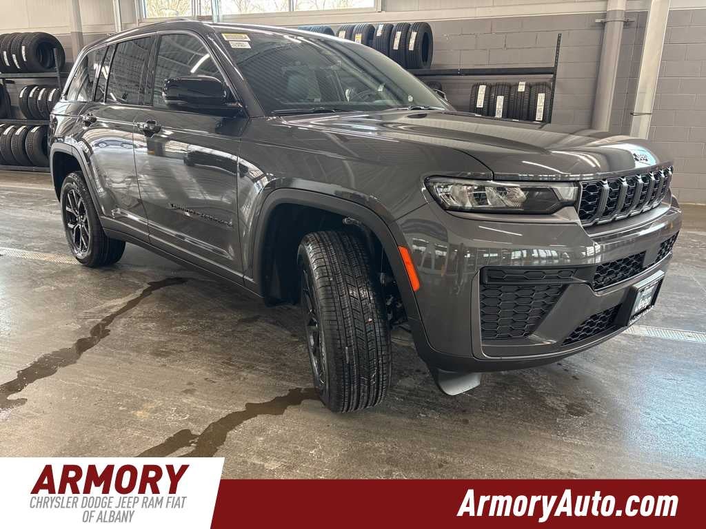 2026 Jeep Grand Cherokee Laredo Altitude