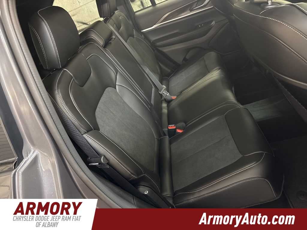 2026 Jeep Grand Cherokee Laredo Altitude