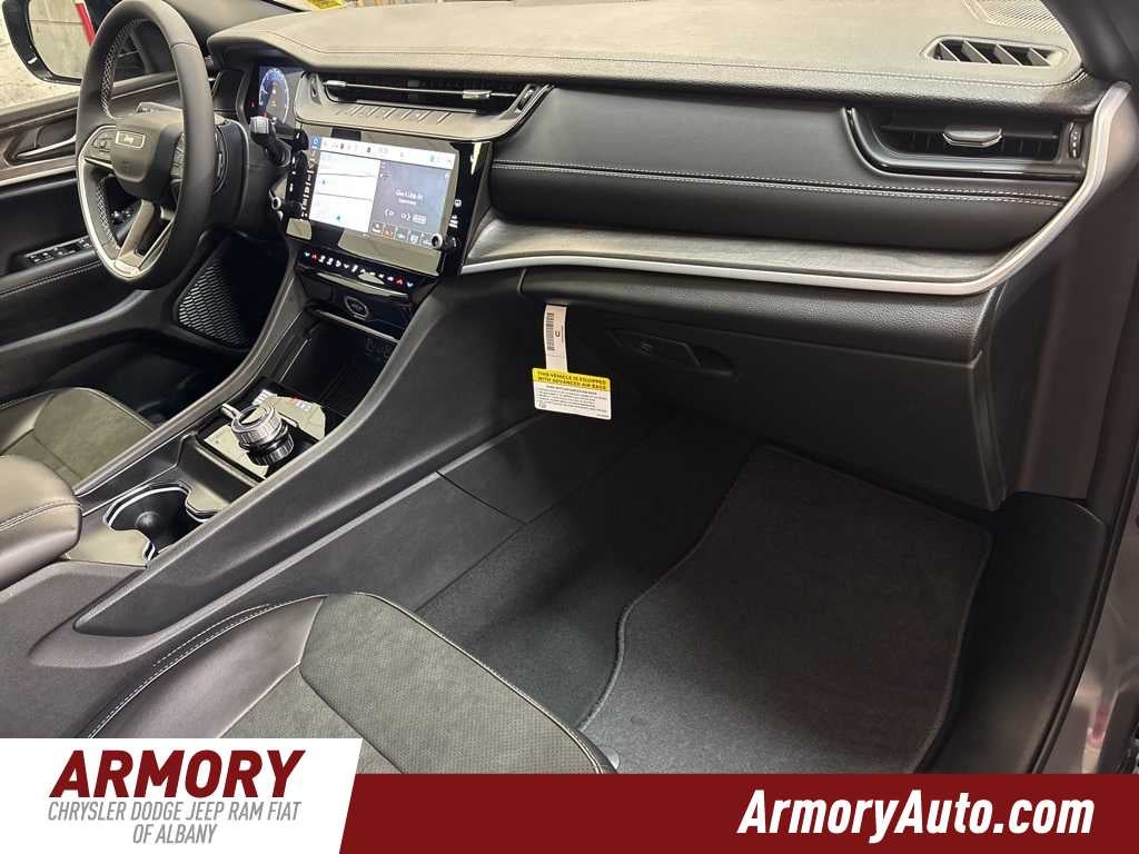 2026 Jeep Grand Cherokee Laredo Altitude