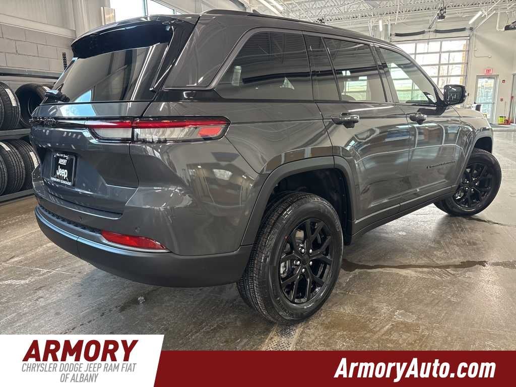 2026 Jeep Grand Cherokee Laredo Altitude