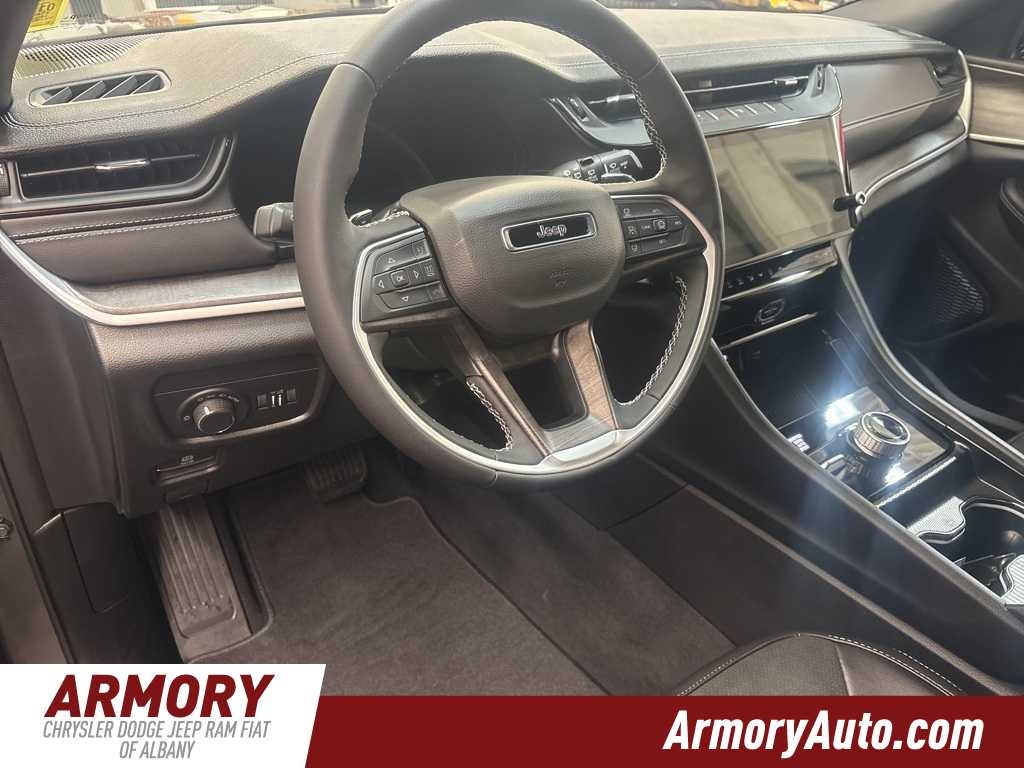 2026 Jeep Grand Cherokee Laredo Altitude