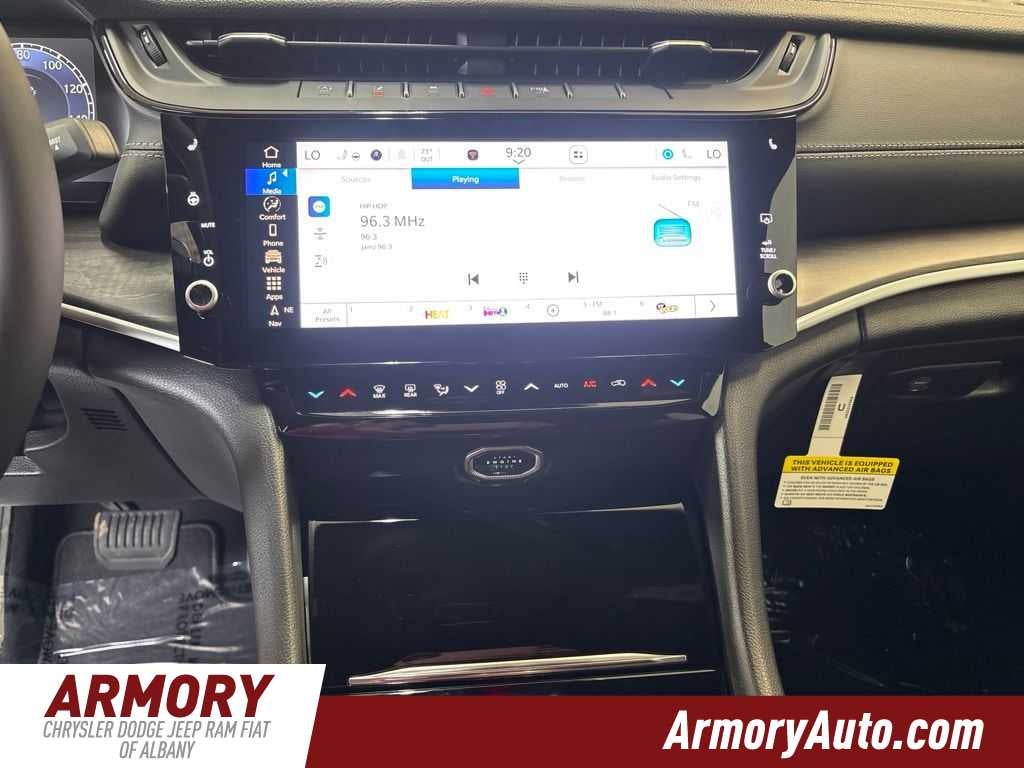 2026 Jeep Grand Cherokee Laredo Altitude