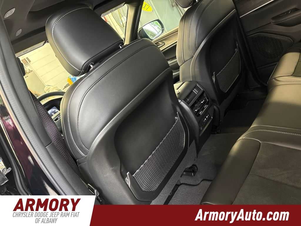 2026 Jeep Grand Cherokee Laredo Altitude