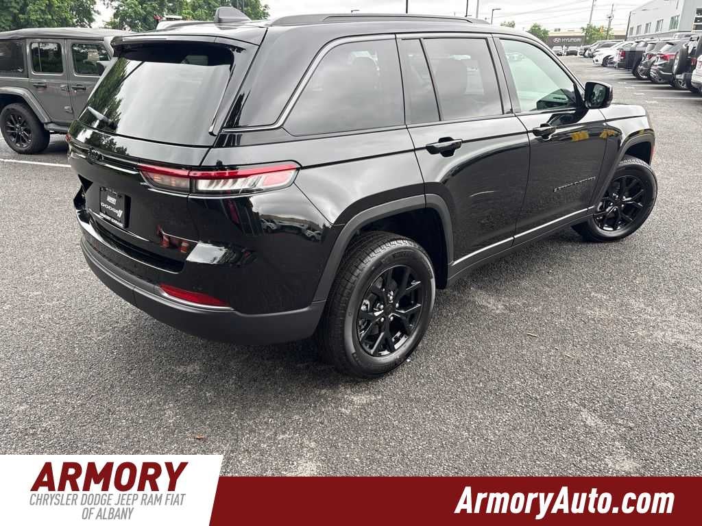 2026 Jeep Grand Cherokee Laredo Altitude