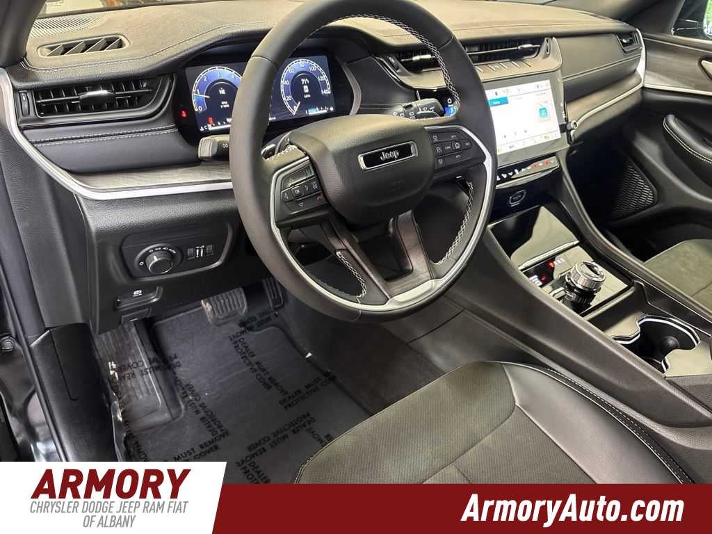 2026 Jeep Grand Cherokee Laredo Altitude