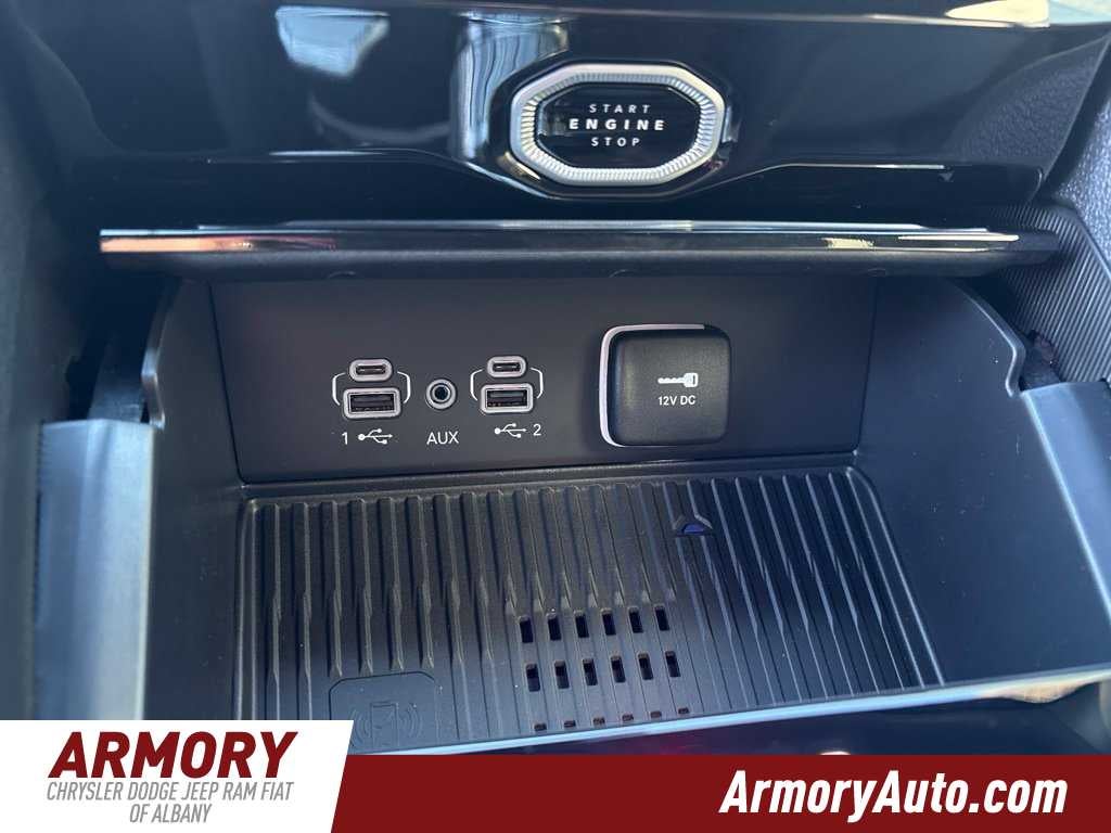 2027 Jeep Grand Cherokee Laredo Altitude