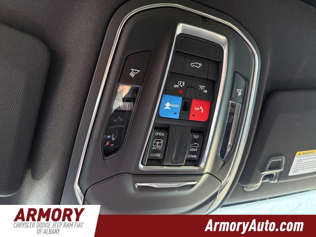 2027 Jeep Grand Cherokee Laredo Altitude