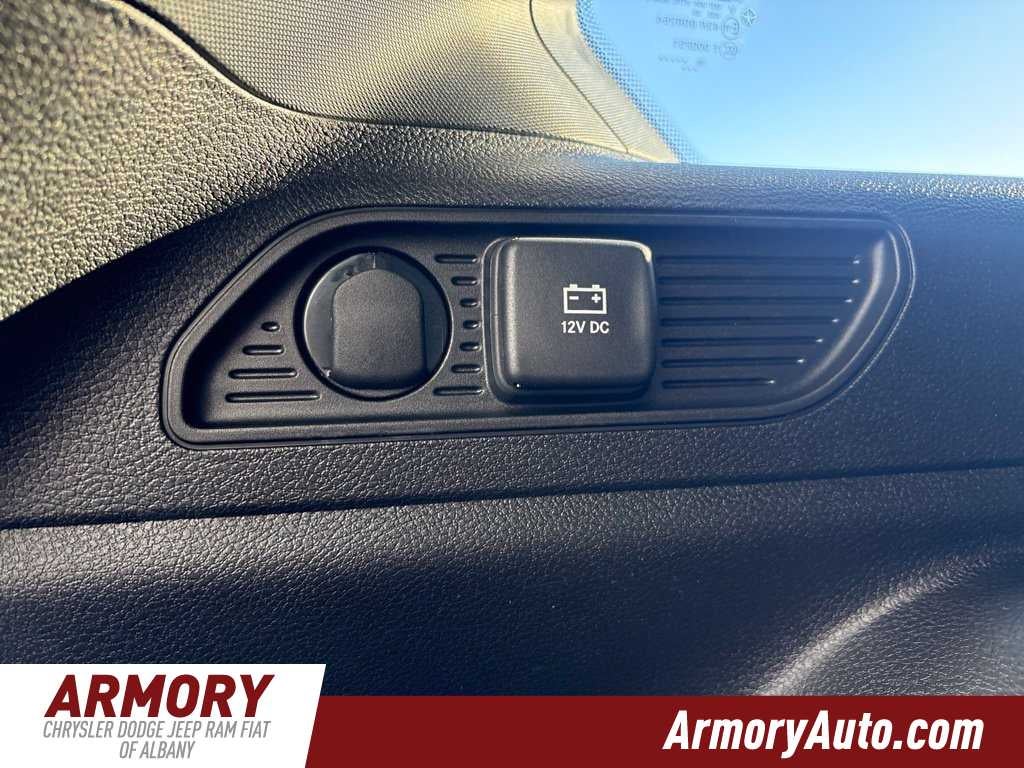 2027 Jeep Grand Cherokee Laredo Altitude