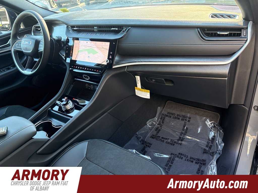 2027 Jeep Grand Cherokee Laredo Altitude