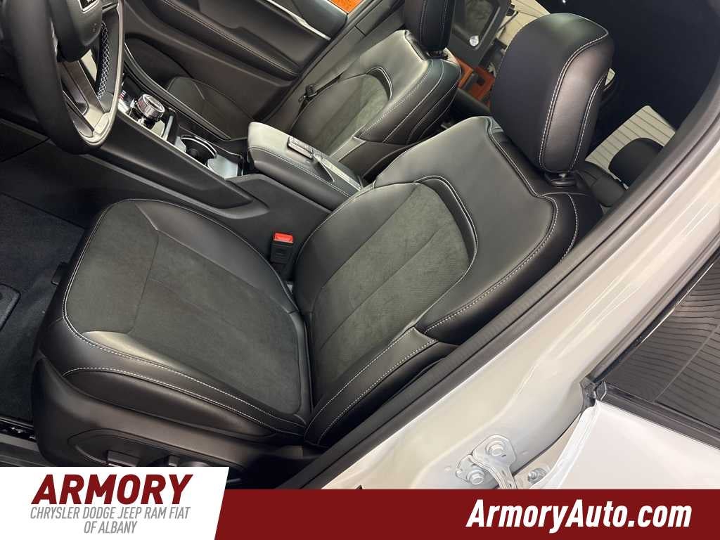 2026 Jeep Grand Cherokee Laredo Altitude