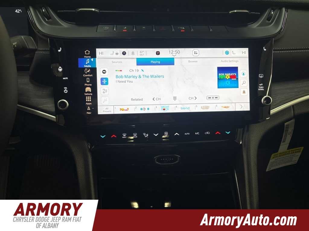 2026 Jeep Grand Cherokee Laredo Altitude