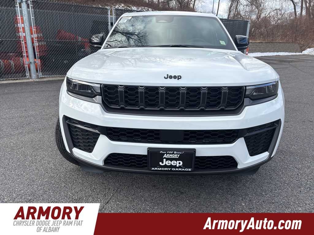 2026 Jeep Grand Cherokee Laredo Altitude