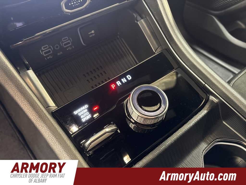 2026 Jeep Grand Cherokee Laredo Altitude