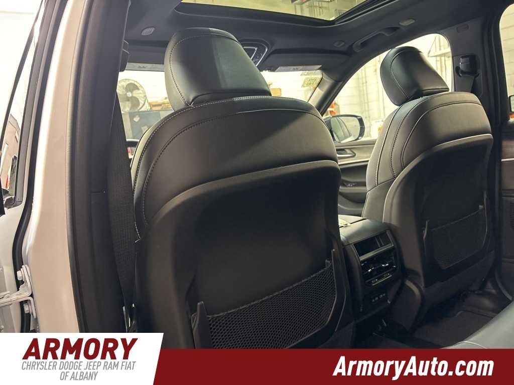 2026 Jeep Grand Cherokee Laredo Altitude