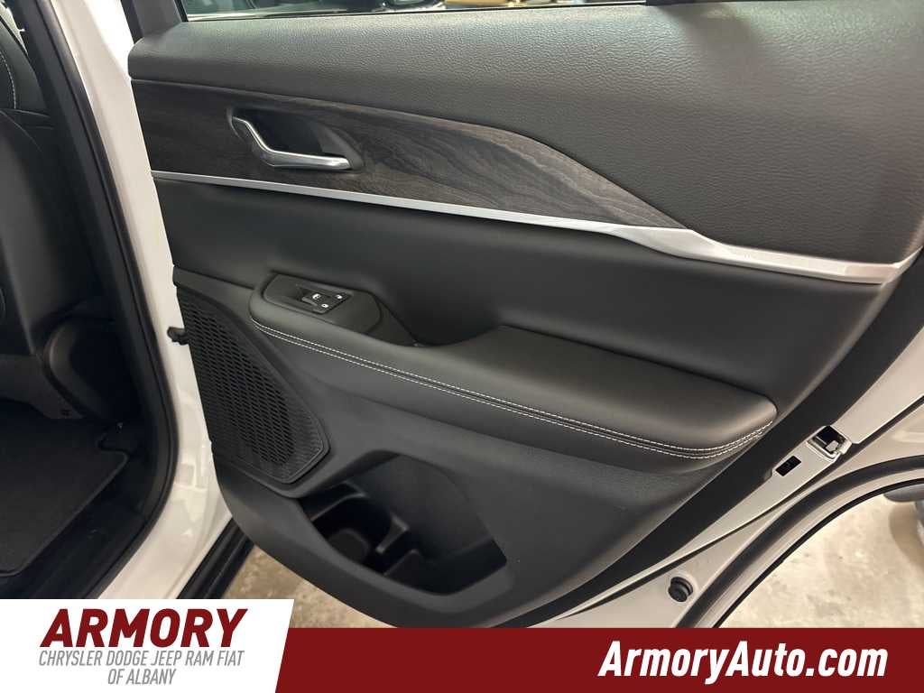 2026 Jeep Grand Cherokee Laredo Altitude