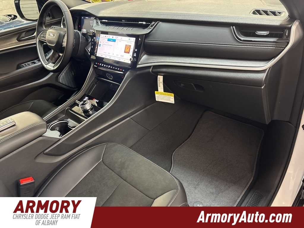 2026 Jeep Grand Cherokee Laredo Altitude