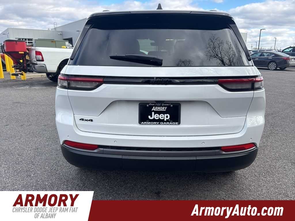 2026 Jeep Grand Cherokee Laredo Altitude