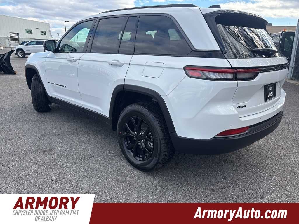 2026 Jeep Grand Cherokee Laredo Altitude