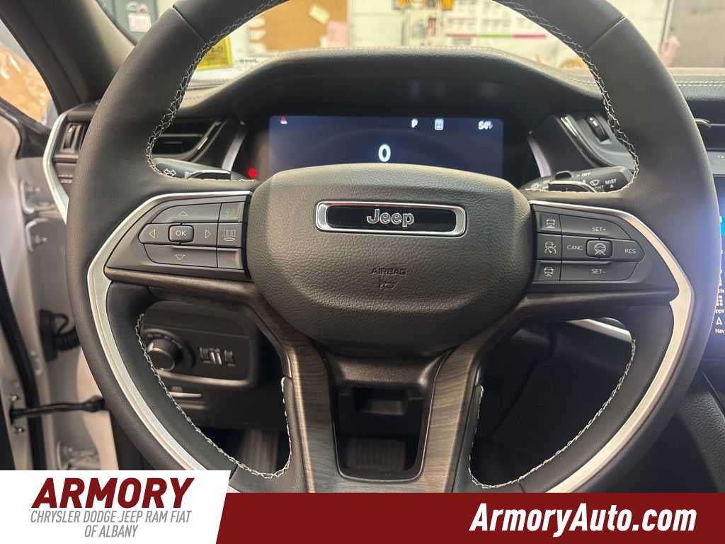 2026 Jeep Grand Cherokee Laredo Altitude