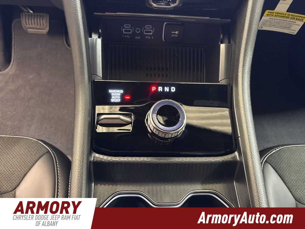 2026 Jeep Grand Cherokee Laredo Altitude