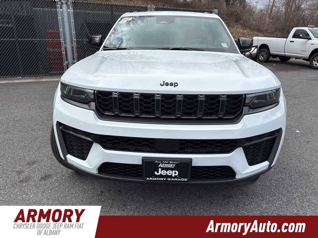 2026 Jeep Grand Cherokee Laredo Altitude