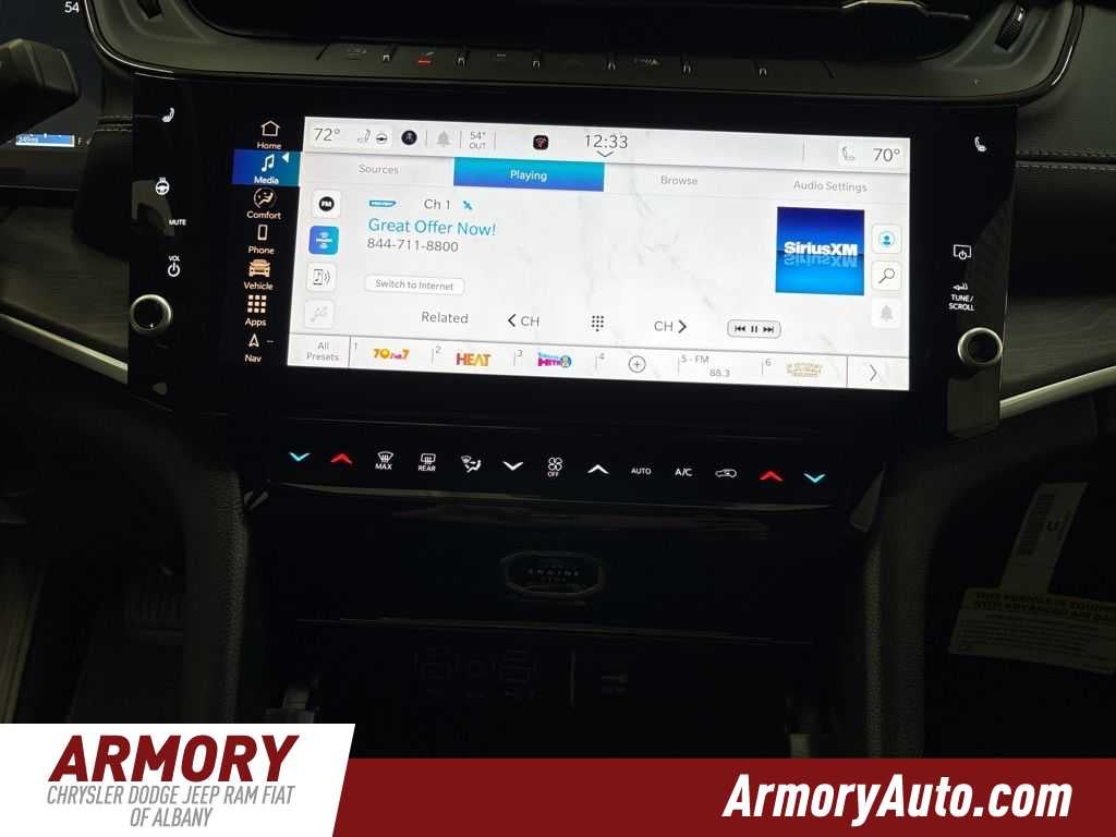 2026 Jeep Grand Cherokee Laredo Altitude