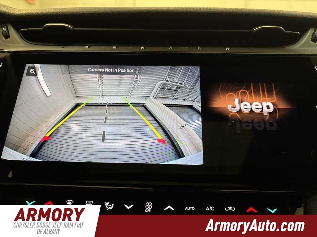 2026 Jeep Grand Cherokee Laredo Altitude