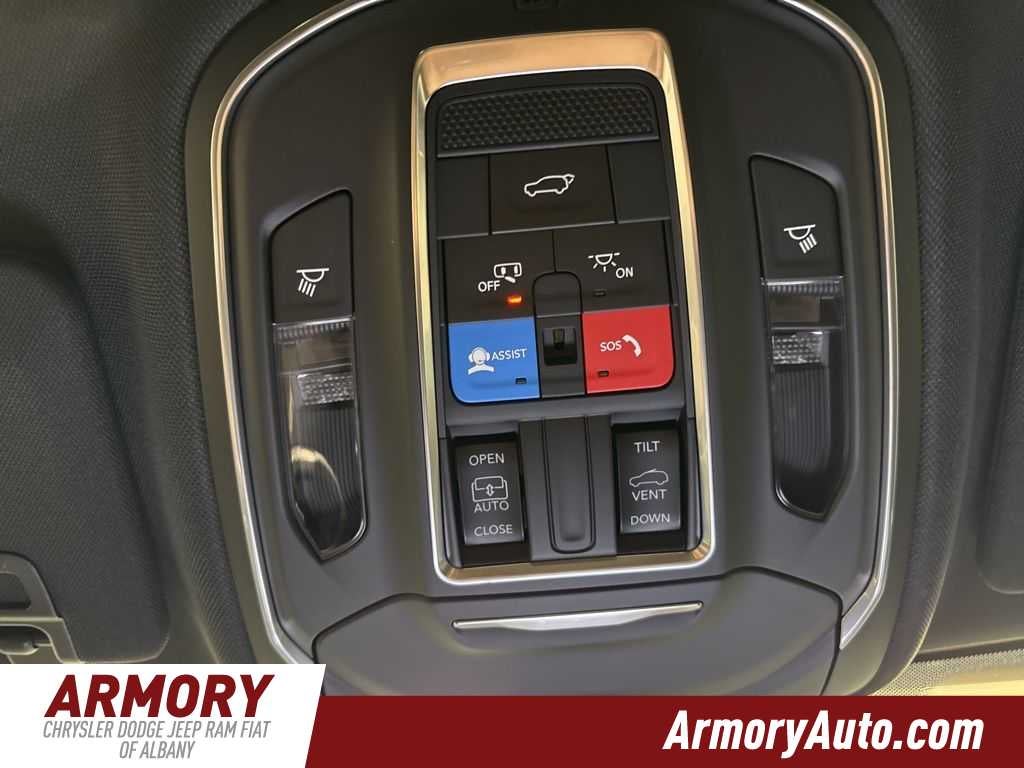 2026 Jeep Grand Cherokee Laredo Altitude
