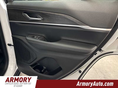 2026 Jeep Grand Cherokee Laredo Altitude