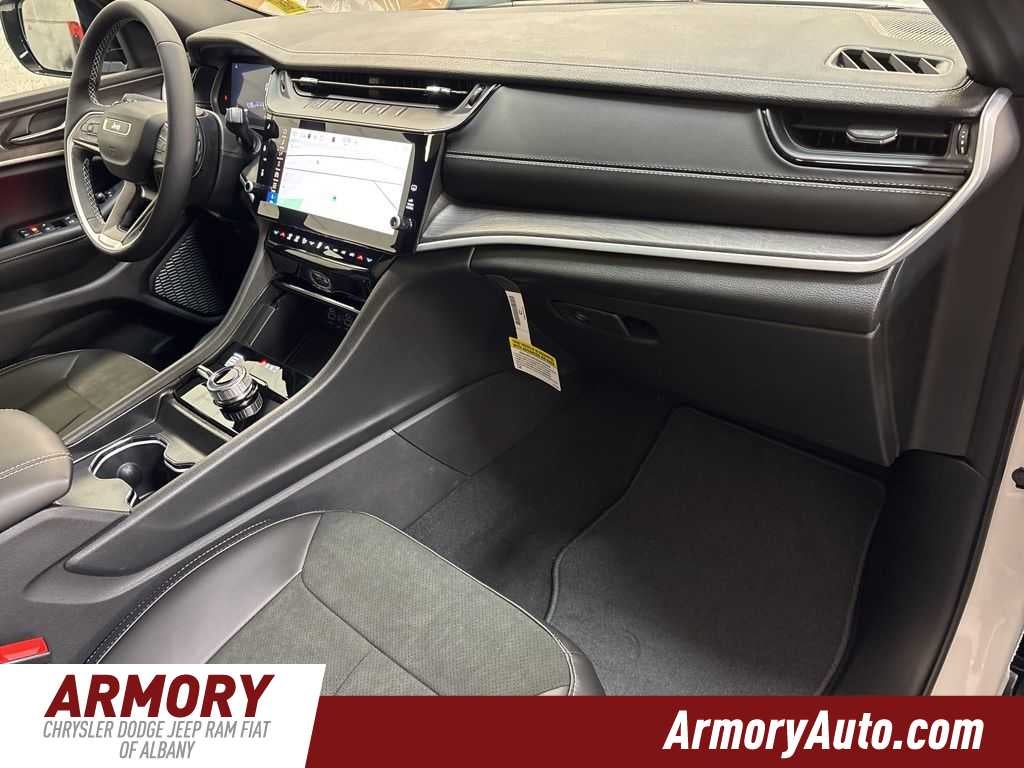 2026 Jeep Grand Cherokee Laredo Altitude
