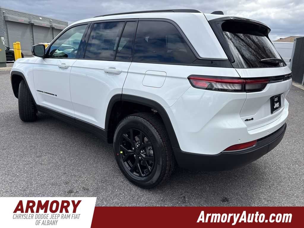 2026 Jeep Grand Cherokee Laredo Altitude