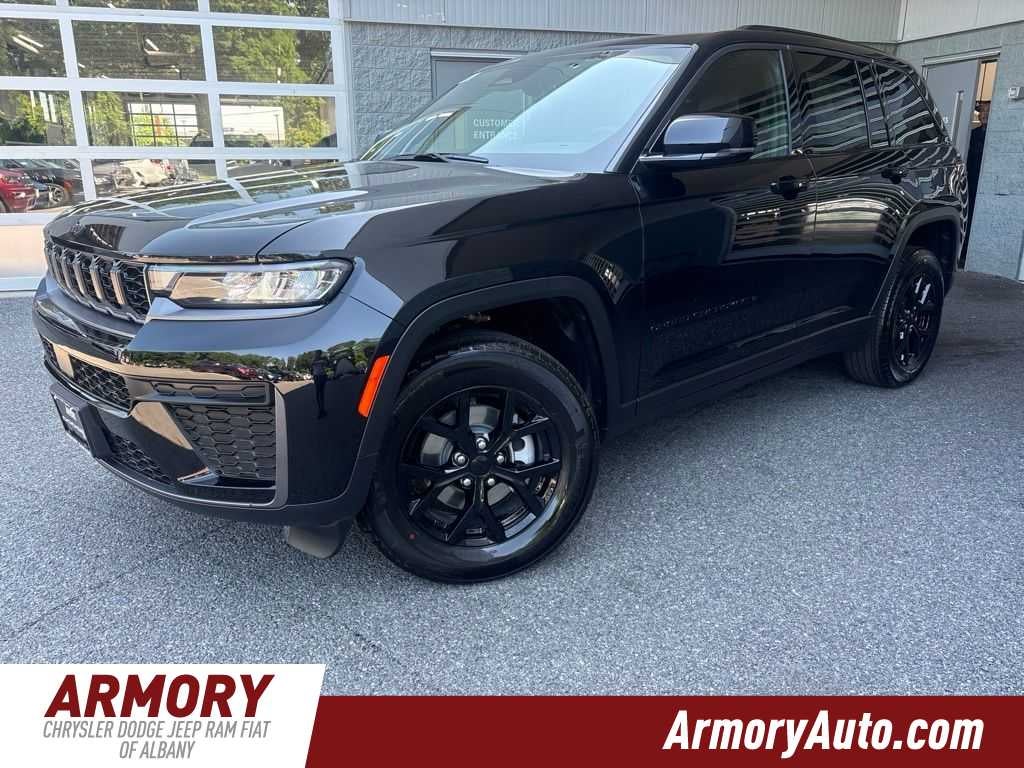 2026 Jeep Grand Cherokee Laredo Altitude