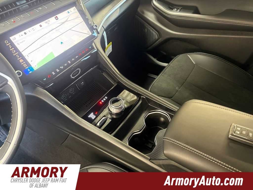 2026 Jeep Grand Cherokee Laredo Altitude