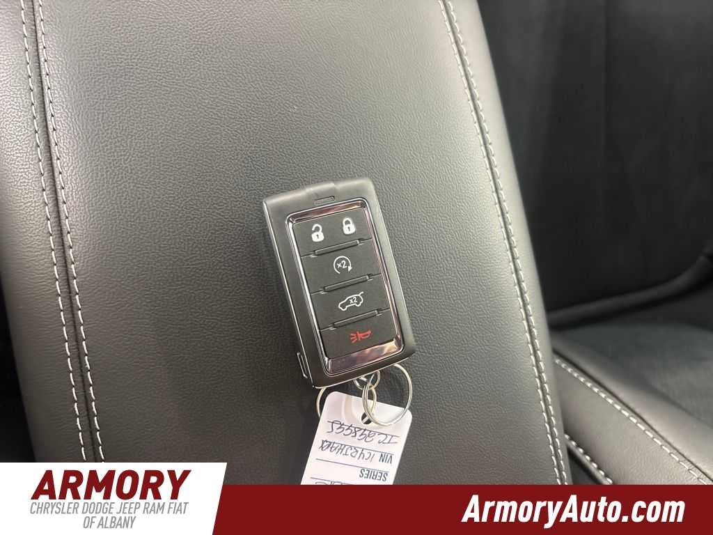2026 Jeep Grand Cherokee Laredo Altitude