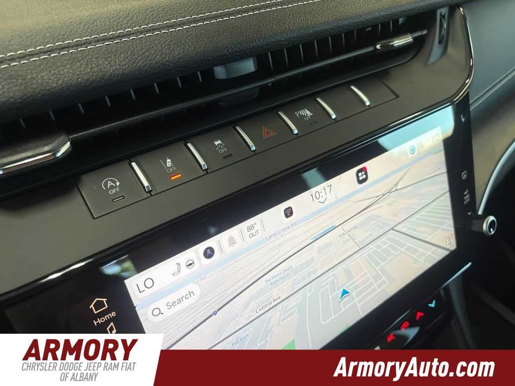 2026 Jeep Grand Cherokee Laredo Altitude