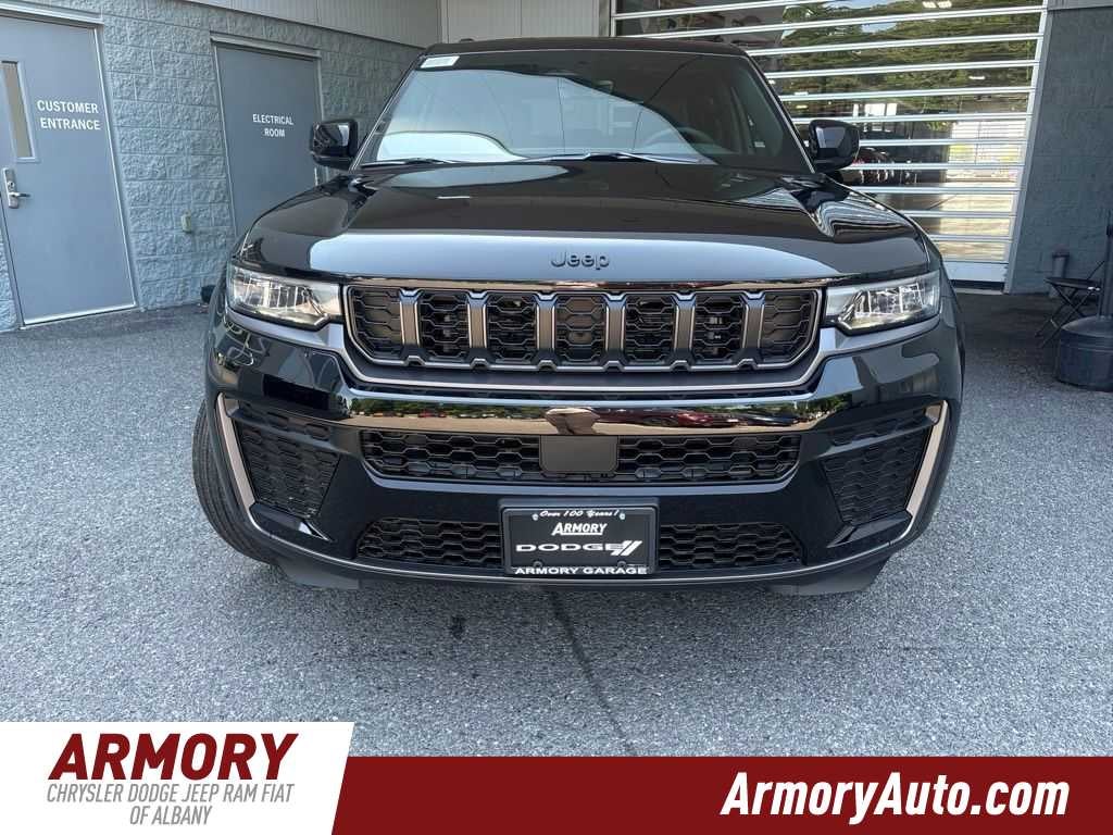 2026 Jeep Grand Cherokee Laredo Altitude
