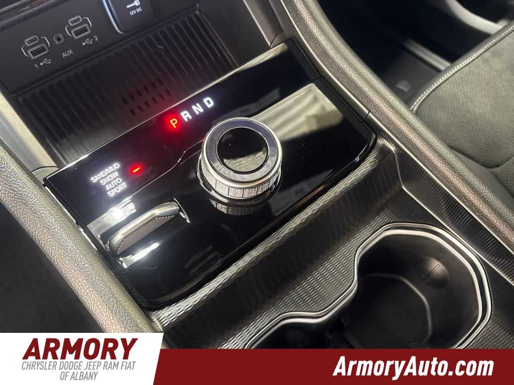 2026 Jeep Grand Cherokee Laredo Altitude