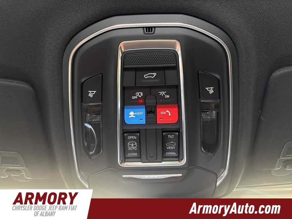 2026 Jeep Grand Cherokee Laredo Altitude